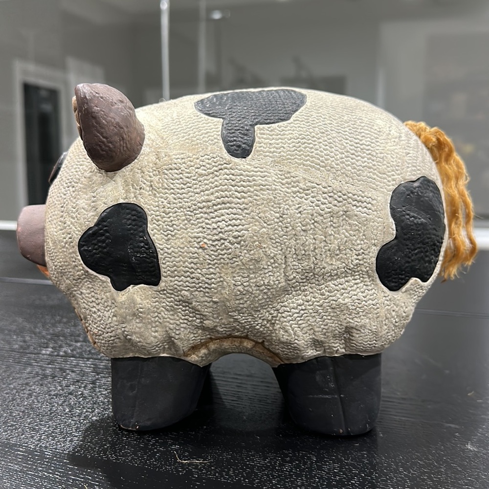 Stitched Burlap Effect Ceramic Pig Statue - Picture 9 of 12
